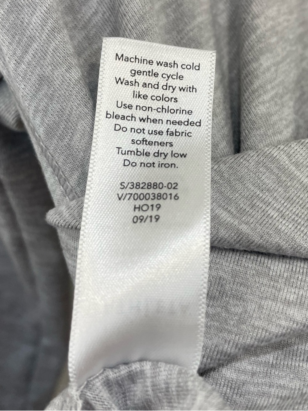 ATHLETA Uptempo Top Gray Long Sleeve Thumbholes Athleisure Performance Yoga Gym - Picture 9 of 9